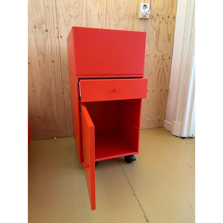 Montana Runner showroom model Rosehip