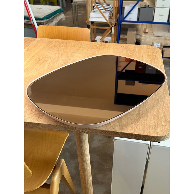 Muuto Framed Mirror small Small - Rose/Rose glass showroomitem