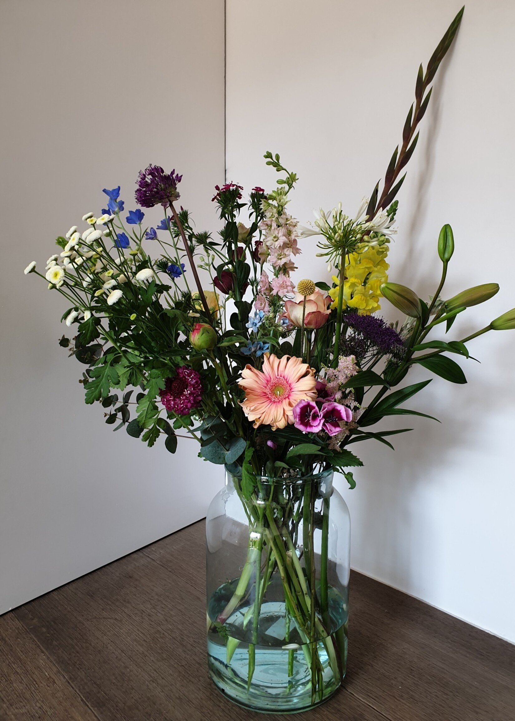 Veldboeket in vaas diameter D20H25cm