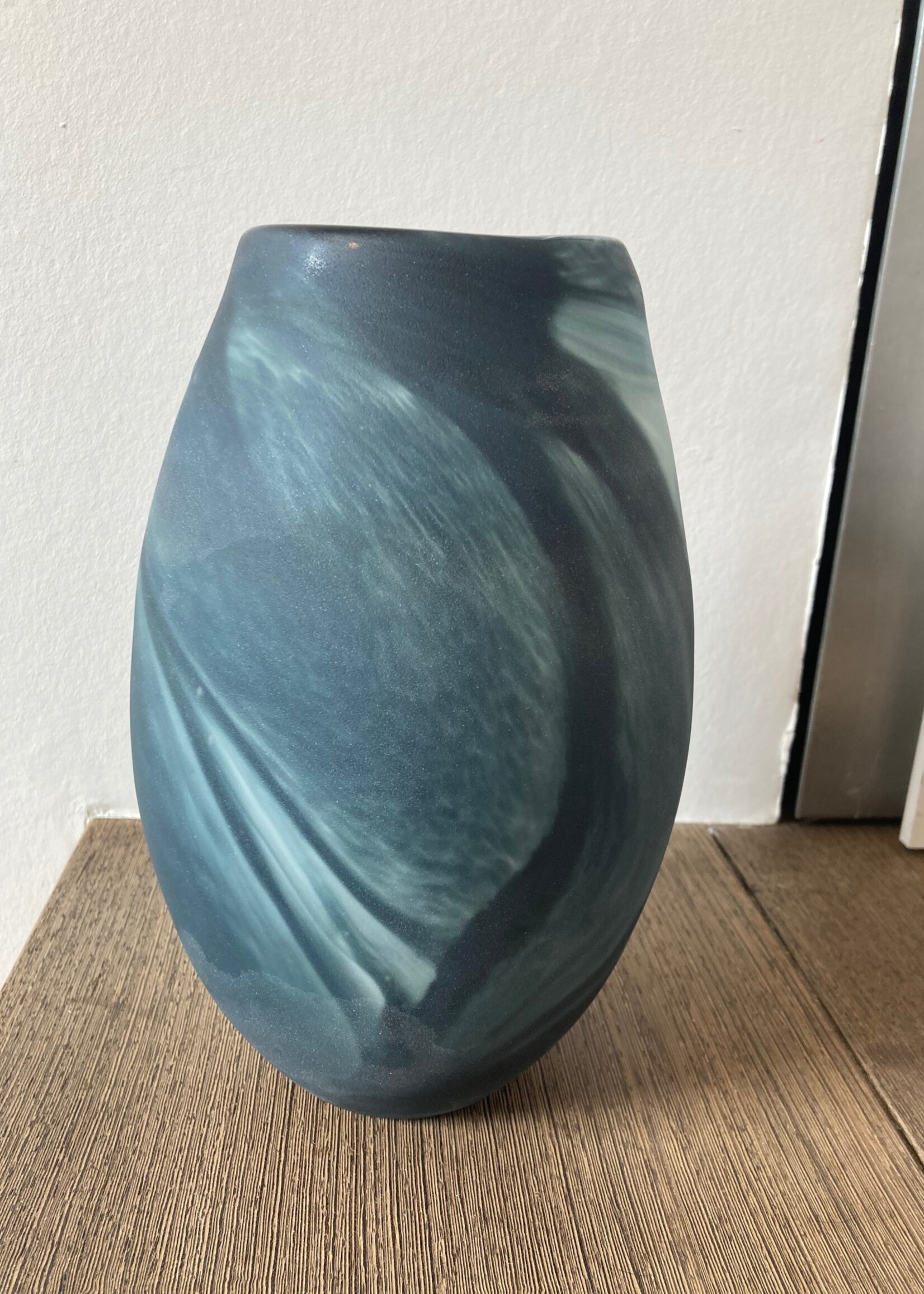 Hübsch Leaf Vase blue/white Ø17 x h27 cm