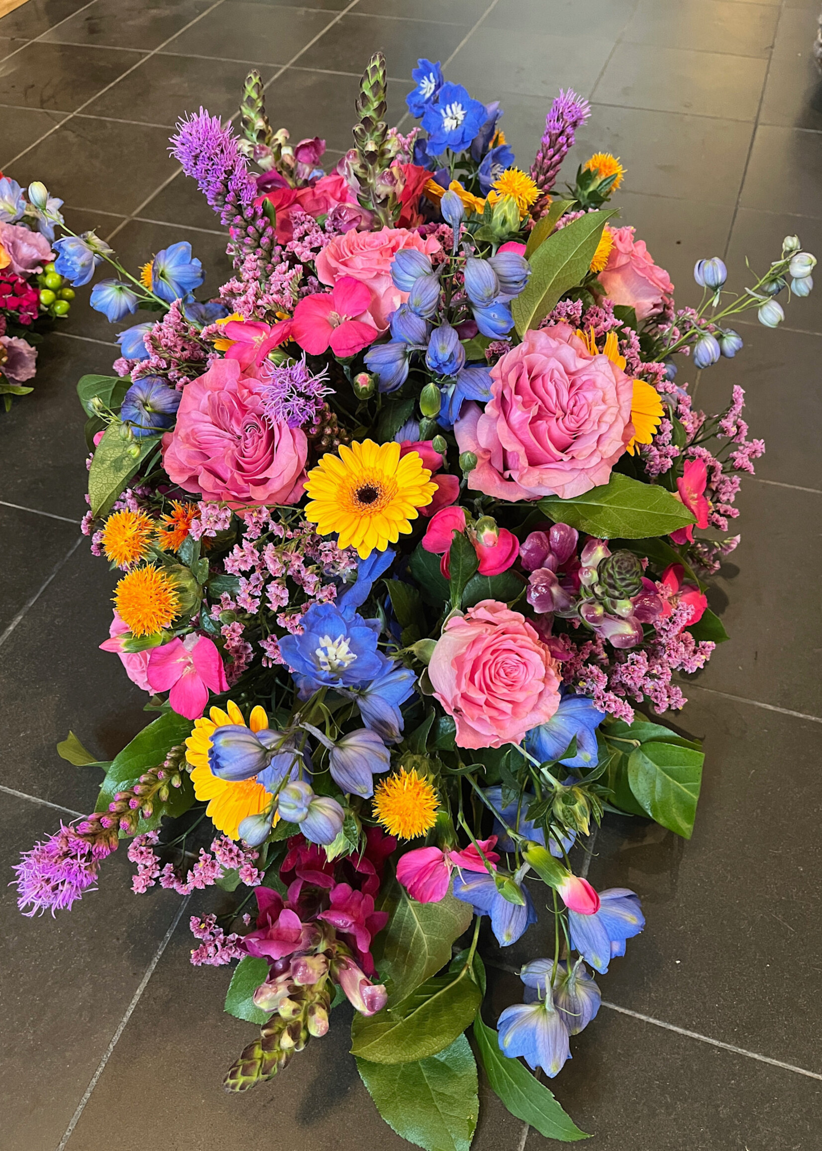 Rouwstuk met felle bonte kleuren