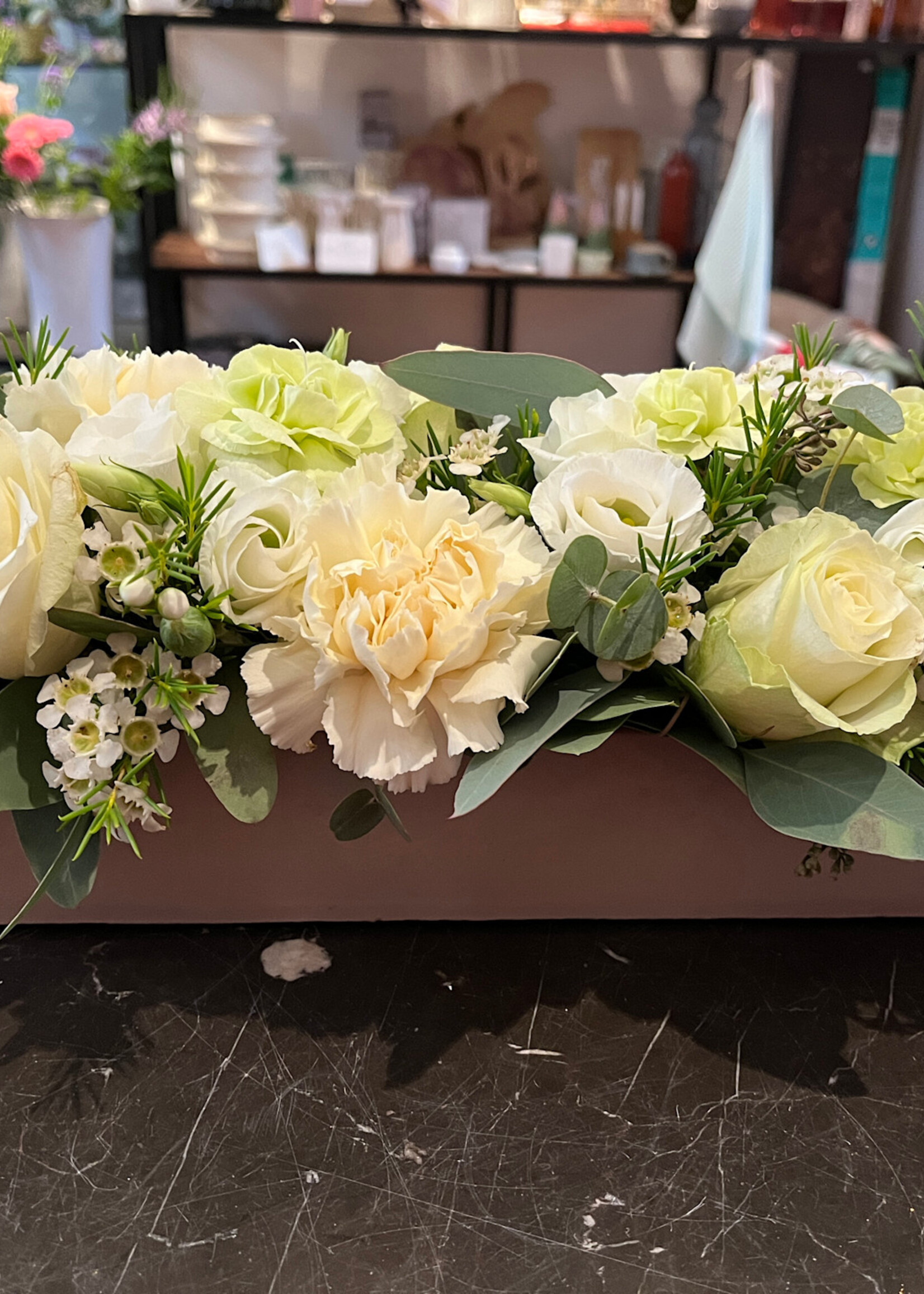 Bloemstuk in pot rechthoekig cement 30 cm