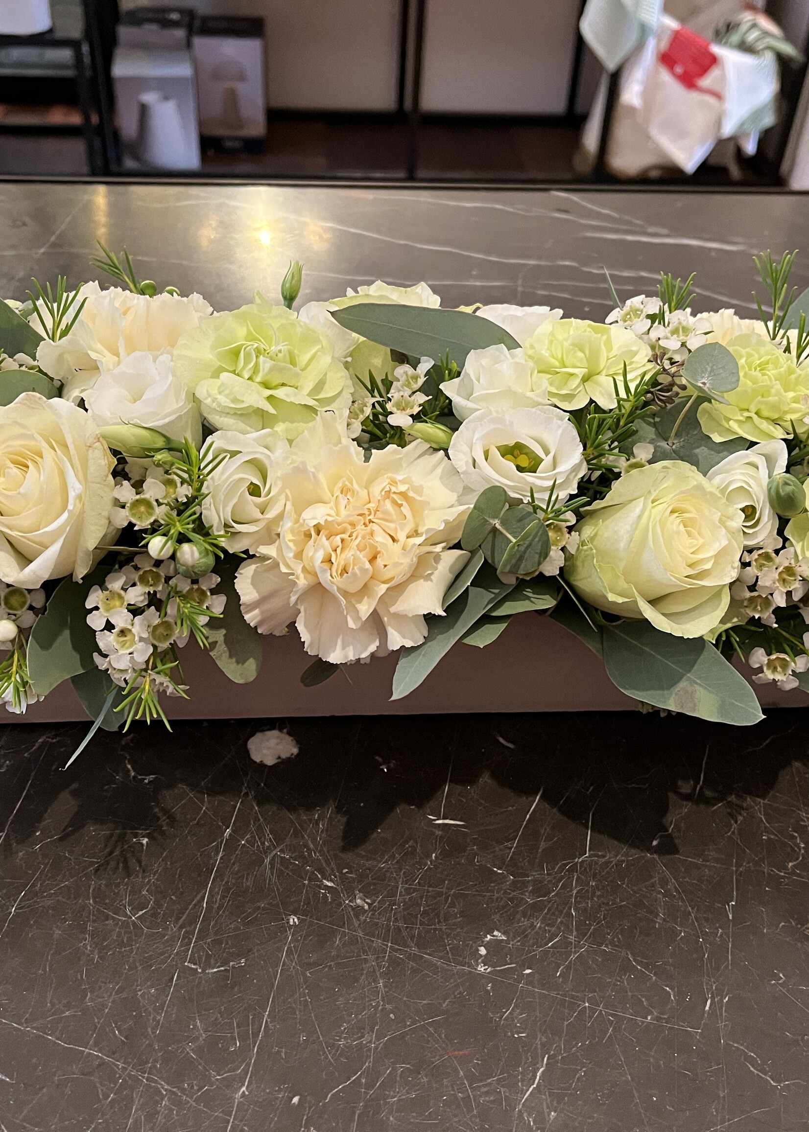 Bloemstuk in pot rechthoekig cement 30 cm