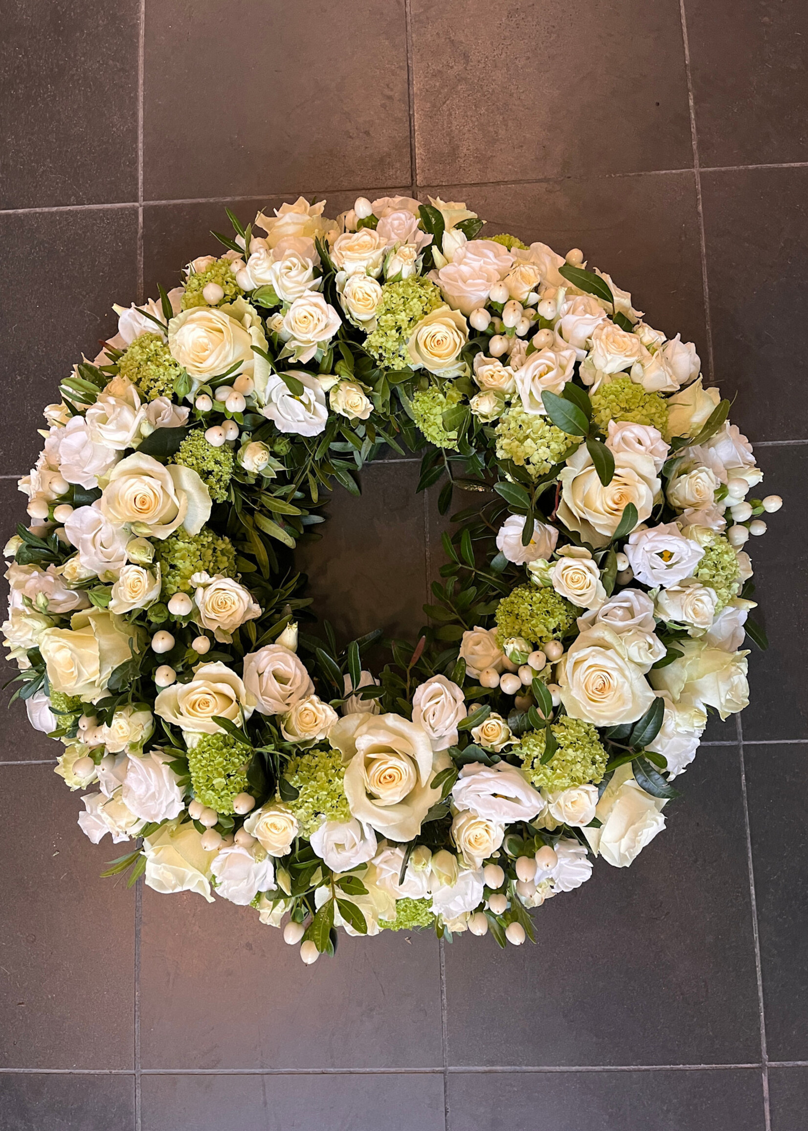 Rouwkrans wit diameter 40 cm