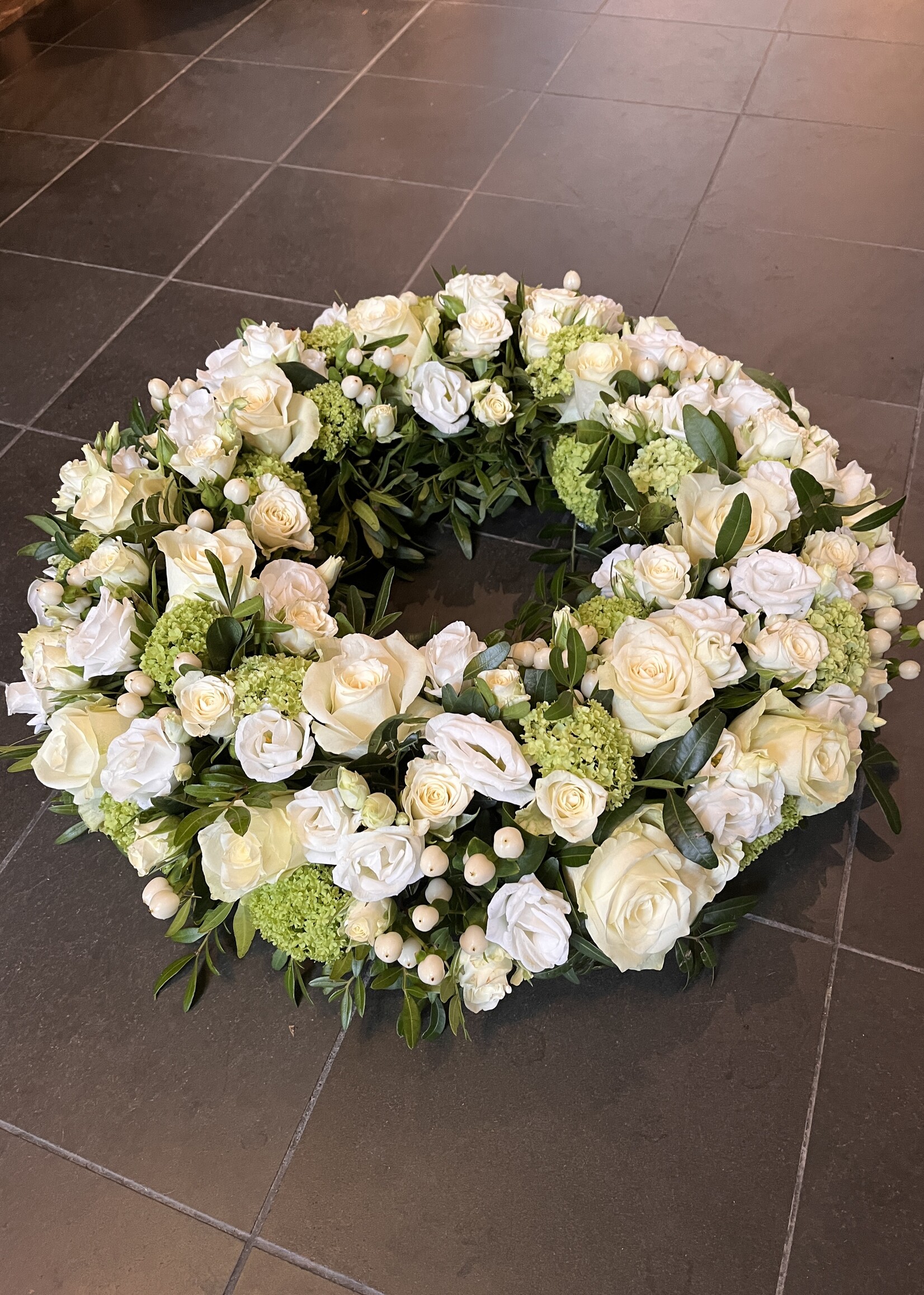Rouwkrans wit diameter 40 cm