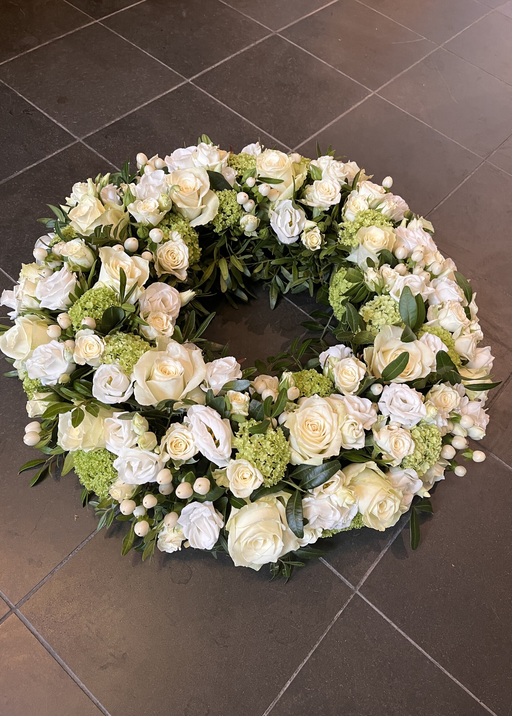 Rouwkrans wit diameter 40 cm
