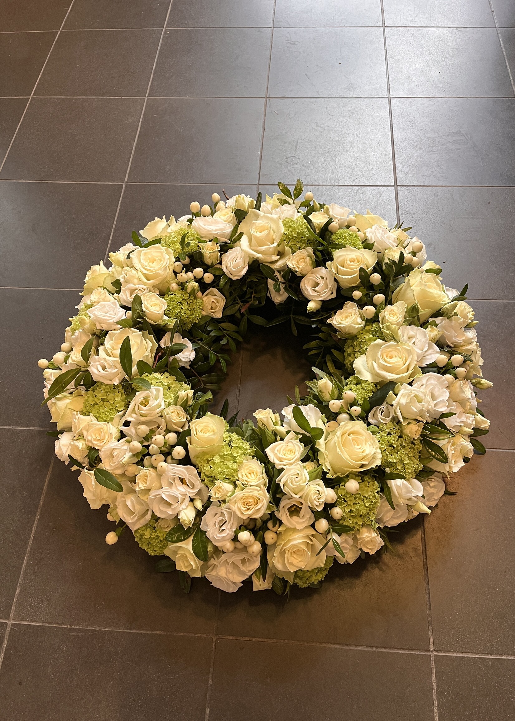 Rouwkrans wit diameter 40 cm