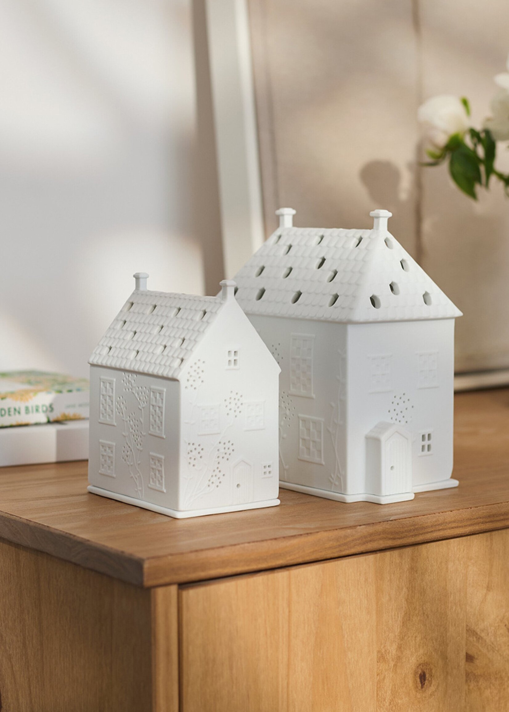 Räder Light House with Tendrils Country Cottage 10x7x13cm