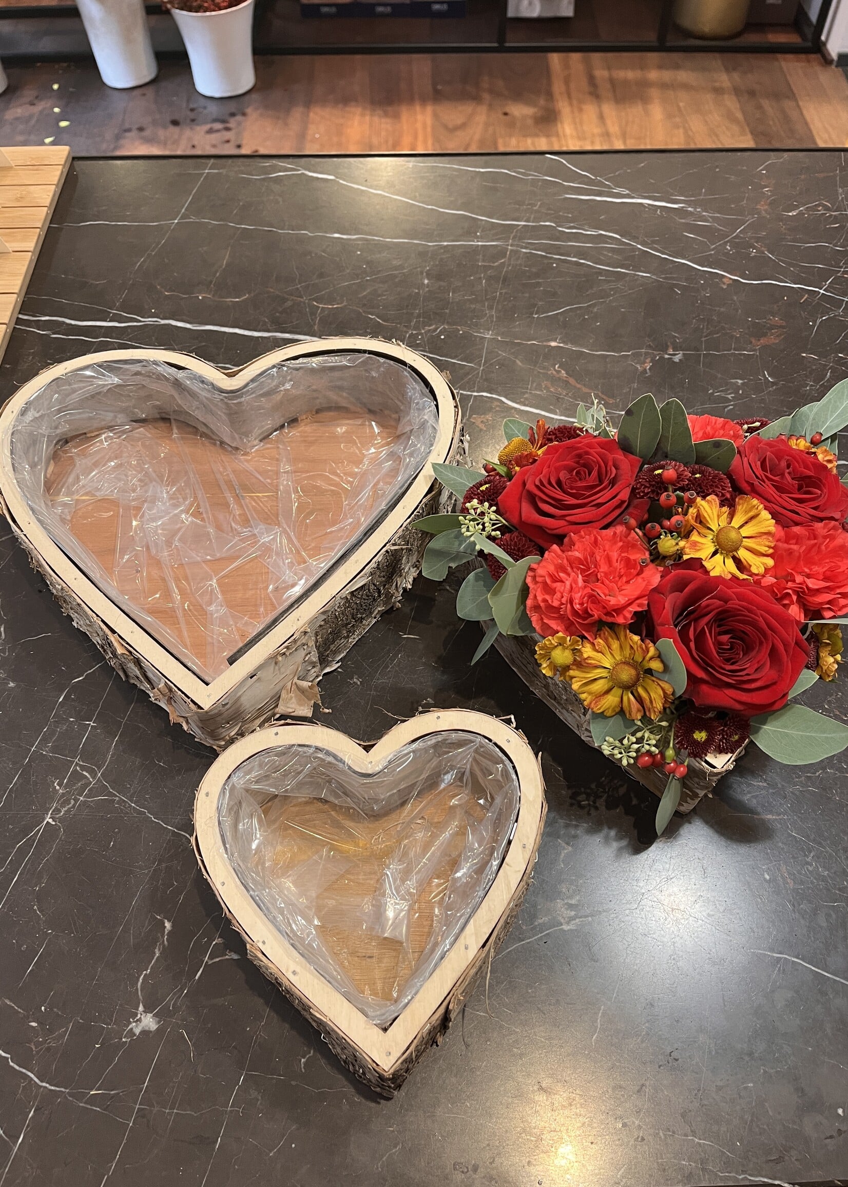 Bloemstuk in NATURE BIRCH PLANTER HEART middel 21X21X6