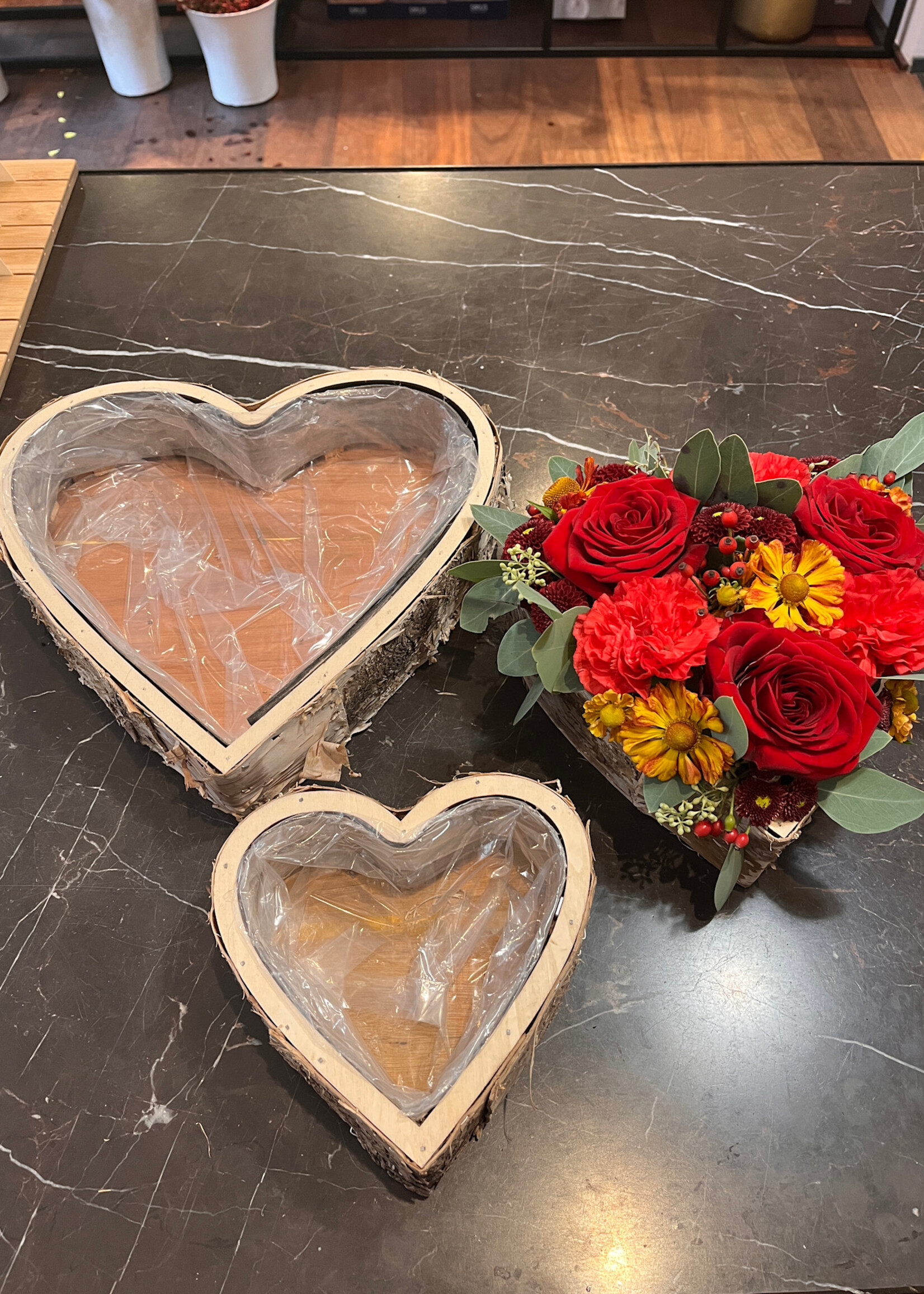 Bloemstuk in NATURE BIRCH PLANTER HEART groot 28X28X6CM
