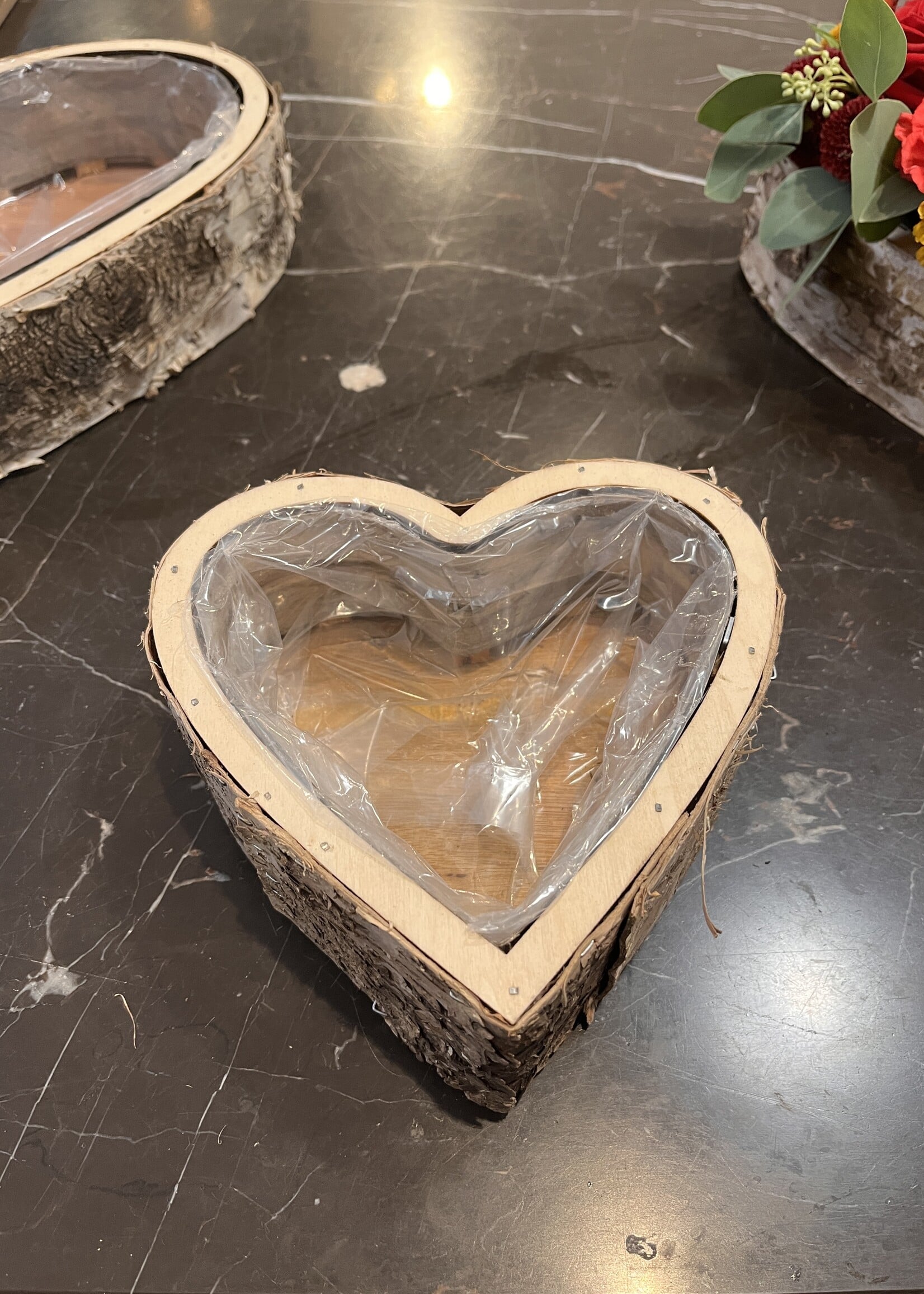 Bloemstuk in NATURE BIRCH PLANTER HEART klein 16X16X6