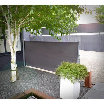 Extendable sun/ wind screen