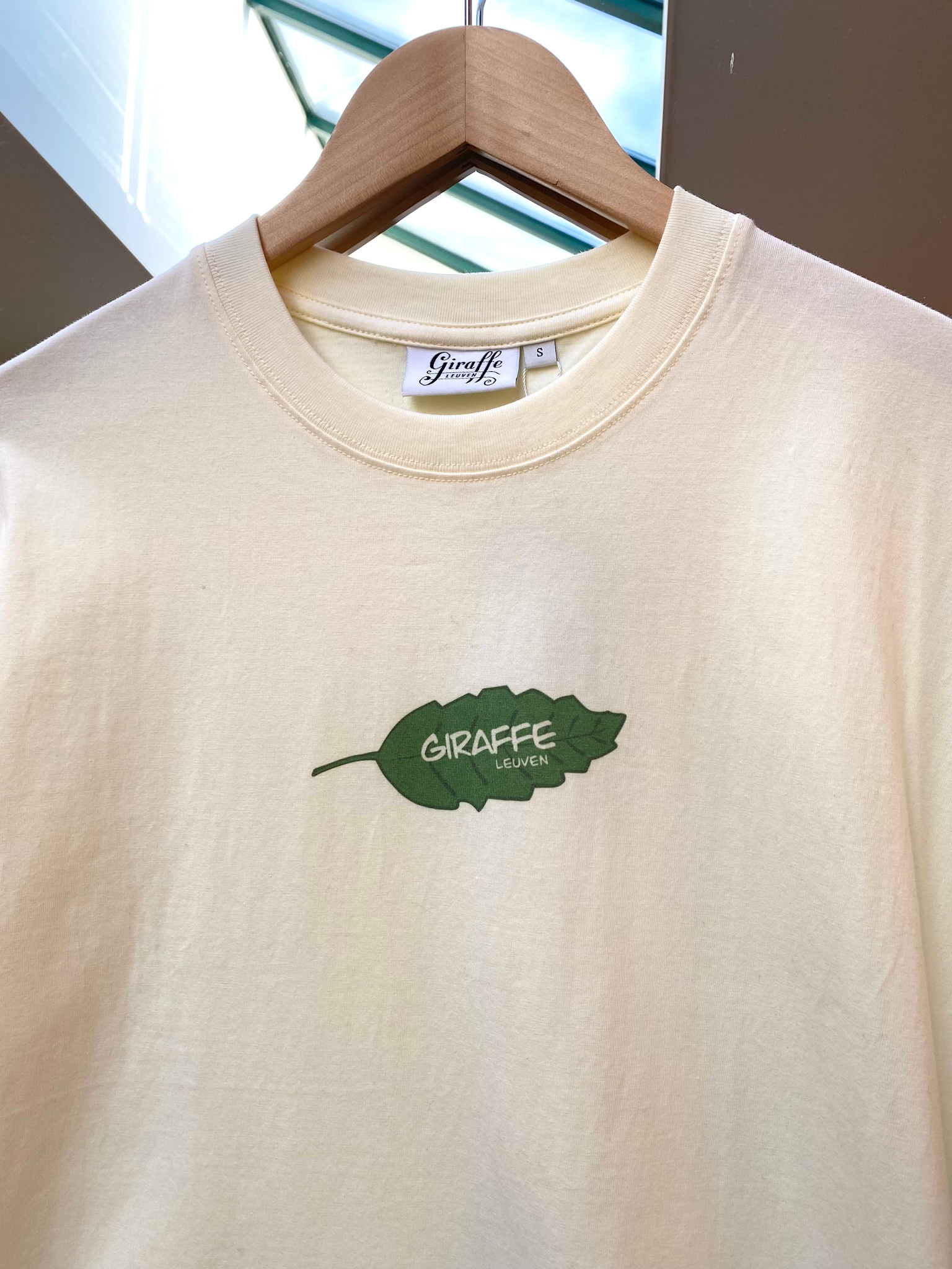 Giraffe Giraffe Leaf Tee