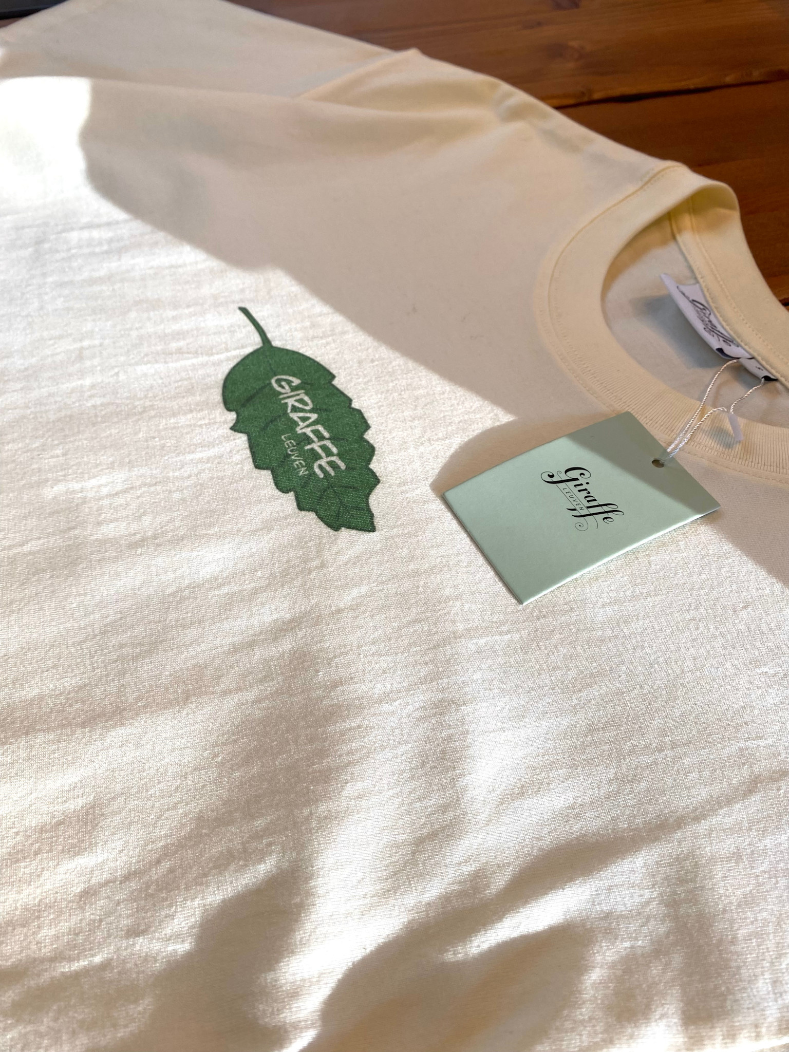 Giraffe Giraffe Leaf Tee