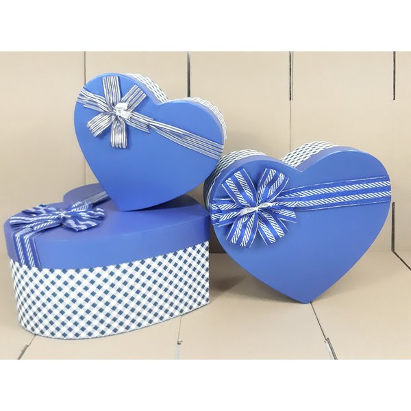 Heart shape gift box, blue checkered