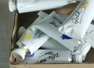 Storing mixed oil paints