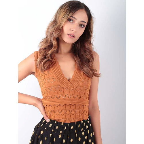 GIORGIA - LADYLIKE FASHION Knitted V-Neck Sleevless Top Camel GIORGIA - LADYLIKE FASHION Knitted V-Neck Sleevless Top Camel