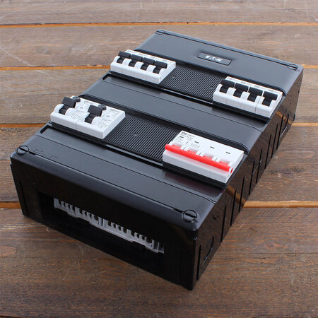 EMAT Groepenkast 8 groepen 220x330mm 3 fase Hoofdschakelaar