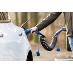 Laadkabel elektrische auto (niet) over de stoep?