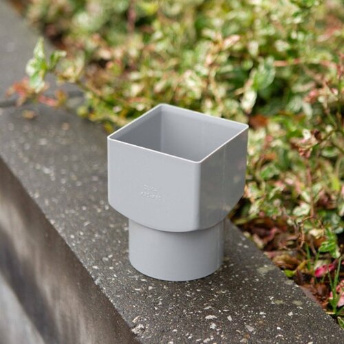 PVC verloop vierkant naar rond 80mm  PVC verloop vierkant naar rond 80mm