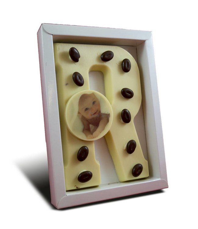Chocolade letter gedecoreerd met foto
