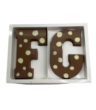 Chocolade letter dubbel met stippen