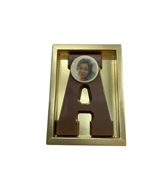 Chocolade letter A met foto of logo