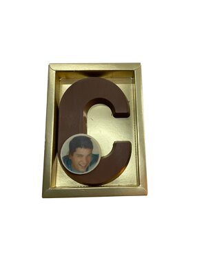 Chocolade letter C met foto of logo