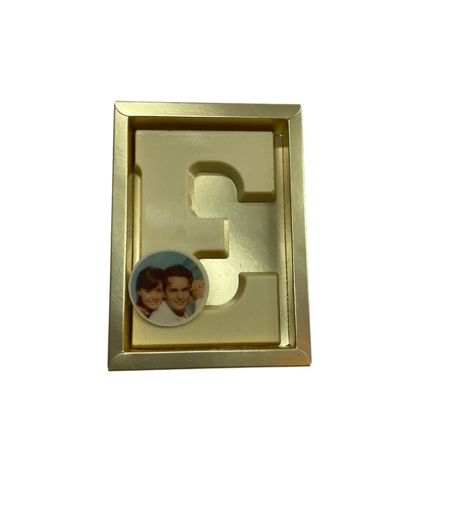 Chocolade letter E met foto of logo