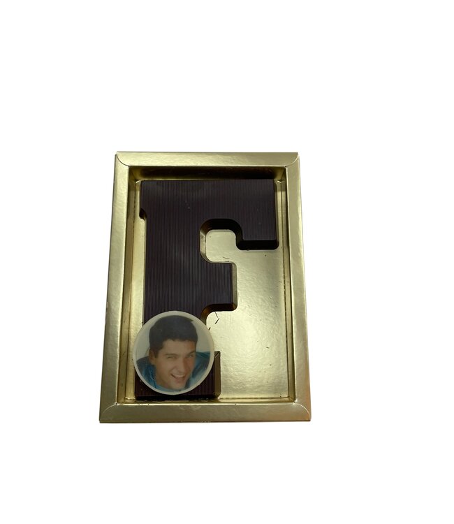 Chocolade letter F met foto of logo