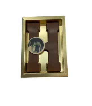 Chocolade letter H met foto of logo