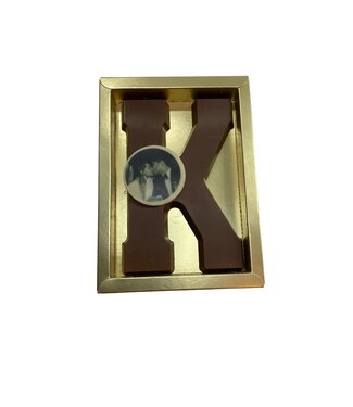 Chocolade letter K met foto of logo