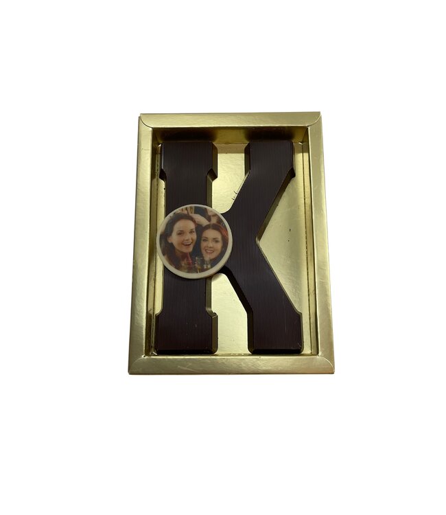 Chocolade letter K met foto of logo