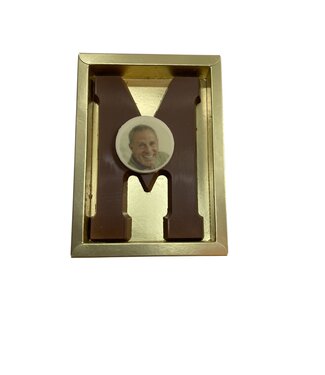 Chocolade letter M met foto of logo