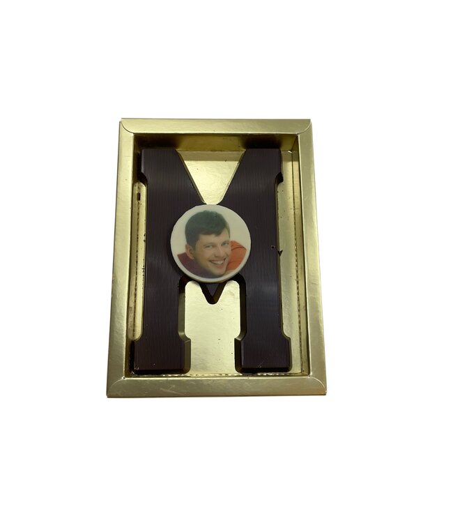 Chocolade letter M met foto of logo