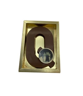 Chocolade letter Q met foto of logo