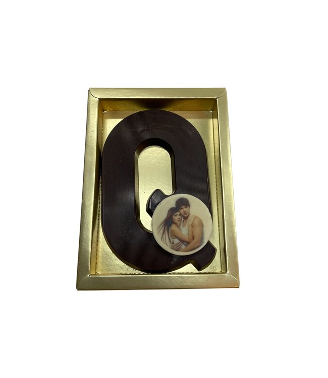Chocolade letter Q met foto of logo
