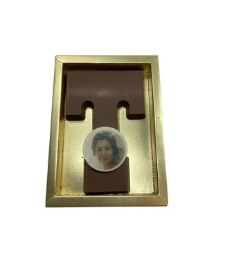 Chocolade letter T met foto of logo