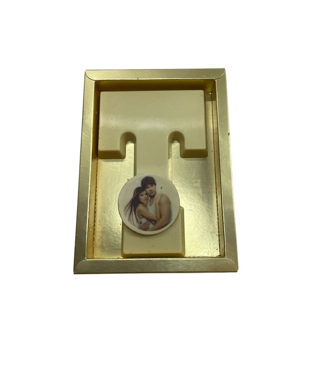 Chocolade letter T met foto of logo