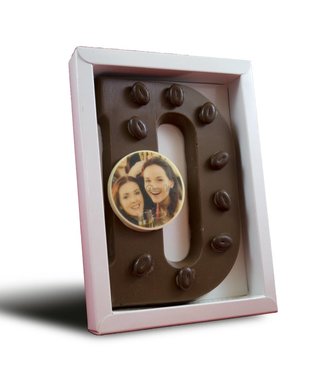 Chocoladeletter gedecoreerd met foto