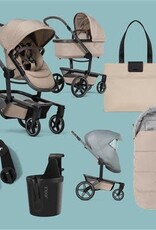 Joolz Joolz Day 5 Essential bundel Set € 1.673,75   zitje, wieg, autostoel adapters, voetenzak, bekerhouder, regenhoes & luiertas   Sandy Taupe