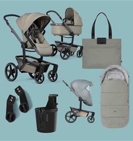 Joolz Joolz Day 5 Essential bundel Set € 1.673,75   zitje, wieg, autostoel adapters, voetenzak, bekerhouder, regenhoes & luiertas  Sage Green