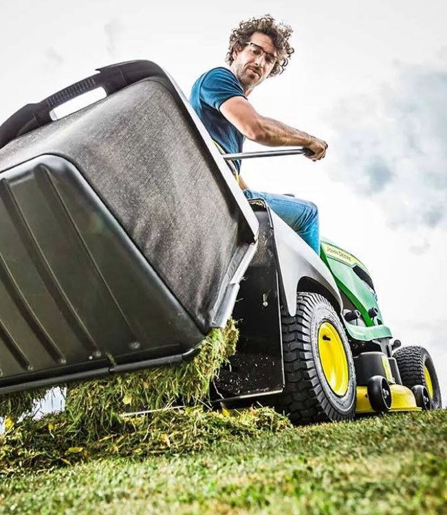John Deere X167R zitmaaier met opvang