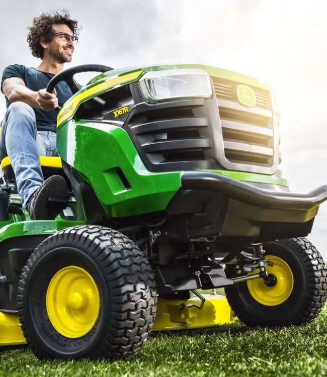 John Deere X167R zitmaaier met opvang