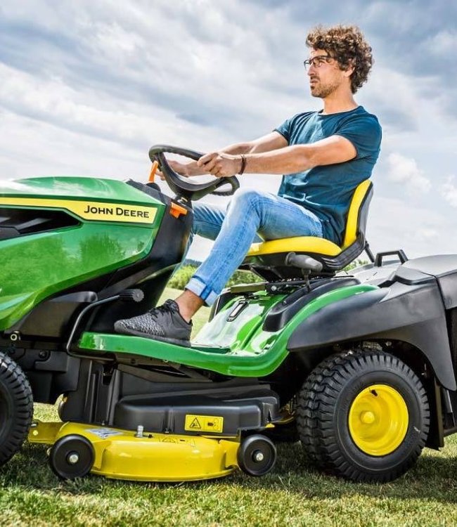 John Deere X167R zitmaaier met opvang