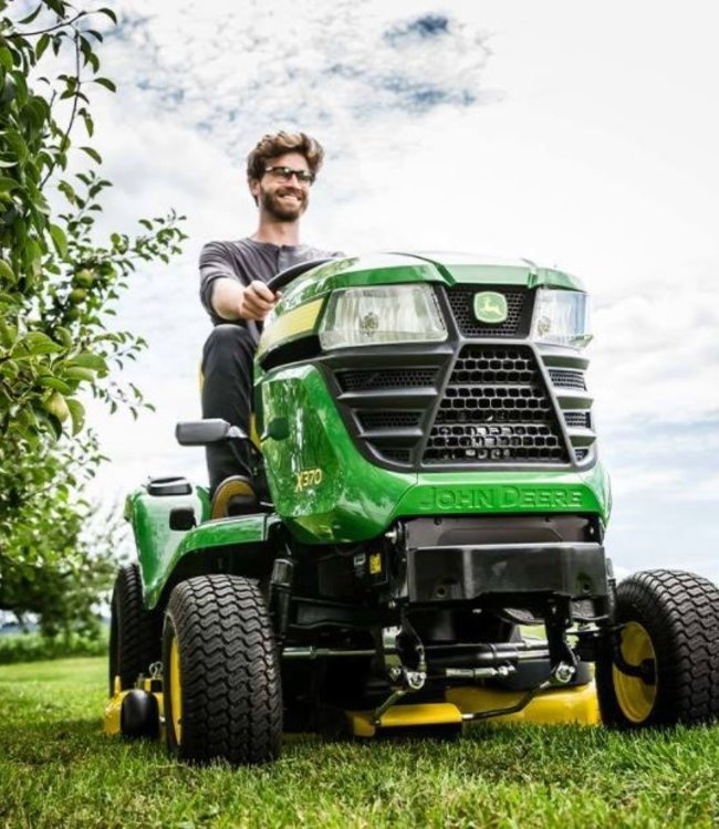John Deere X370 zitmaaier zonder maaidek