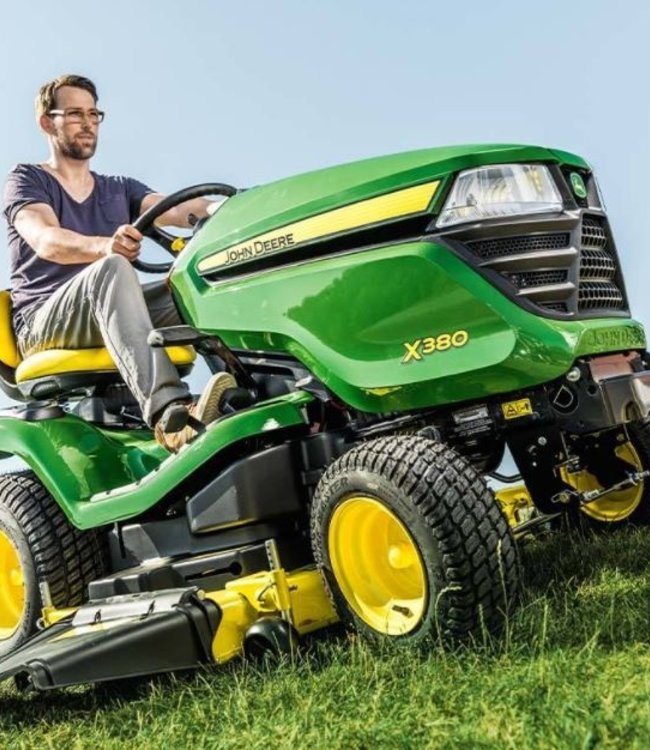 John Deere X380 zitmaaier zonder maaidek