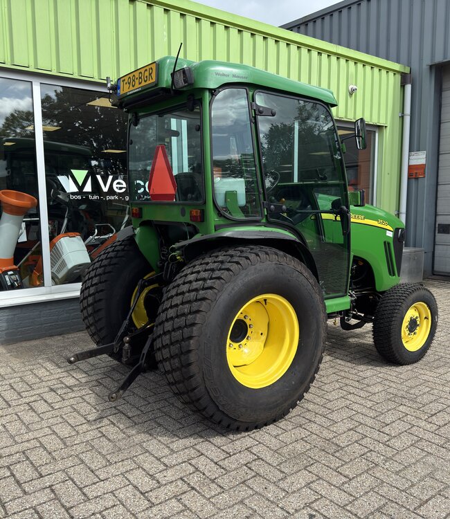 John Deere 3520