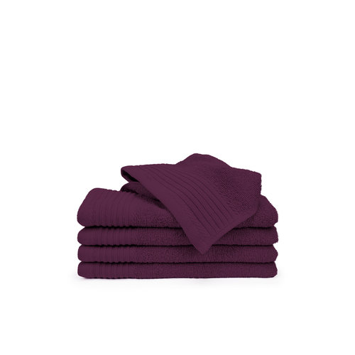 The One Towelling 5 Gastendoekje - Aubergine - 30x50 cm The One Towelling 5 Gastendoekje - Aubergine - 30x50 cm