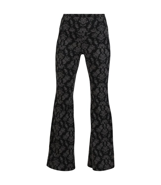 On a winters day Flared - princess tapestry black